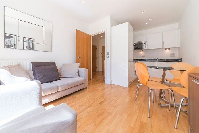 1 Bedroom Flat To Rent In Lanterns Way, Canary Wharf, E14