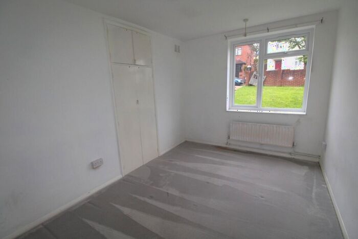 1 Bedroom Flat To Rent In Broseley Gardens, Romford, Essex, RM3