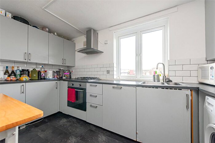 1 Bedroom Apartment For Sale In Whitby Court, Islington, London, N7