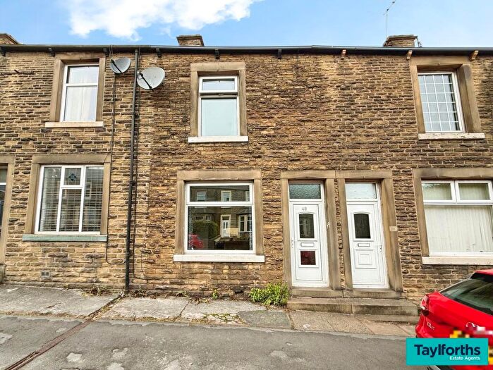 3 Bedroom Terraced House For Sale In Skipton Road, Barnoldswick, BB18