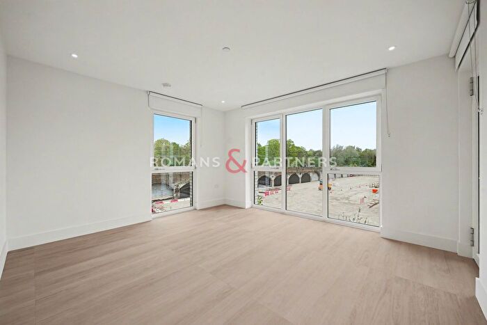 2 Bedroom Flat To Rent In Bow View Apartments, Bow Green, E3