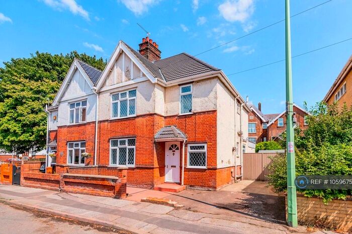 4 Bedroom Semi-Detached House To Rent In Sussex Road, Lowestoft, NR32