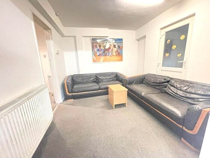 5 Bedroom Terraced House To Rent In New Peachey Lane, Uxbridge, UB8