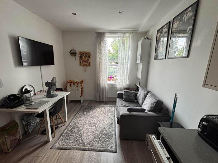 1 Bedroom Flat To Rent In Balaclava Road, Roath, CF23