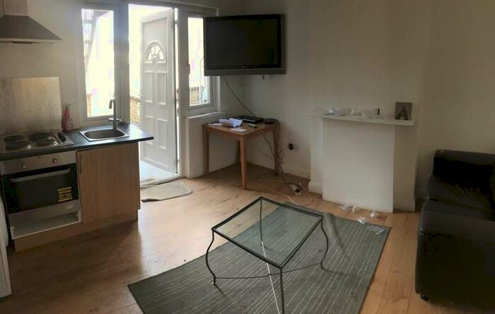 2 Bedroom Flat To Rent In Rainham Road South, Dagenham, RM10