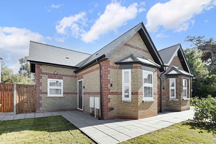2 Bedroom Semi-Detached House To Rent In Pinner Road, Watford, WD19