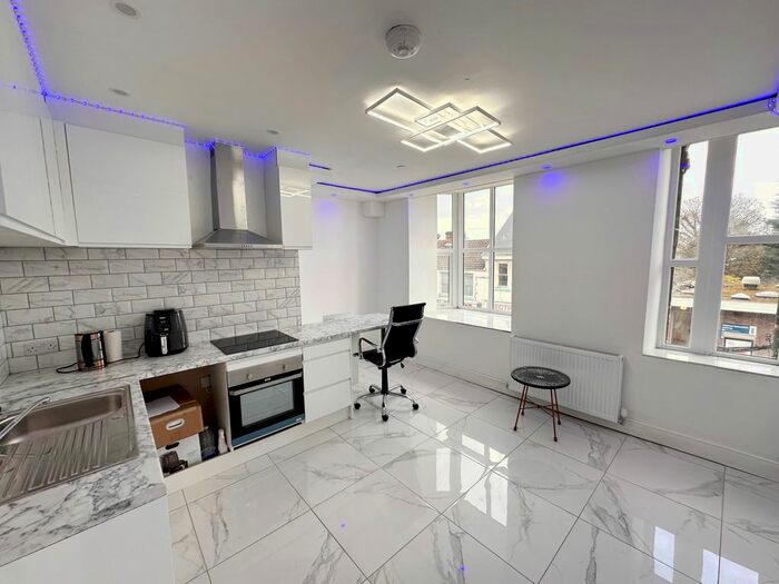 3 Bedroom Flat To Rent In Woodfield Street, Morriston, Swansea, SA6