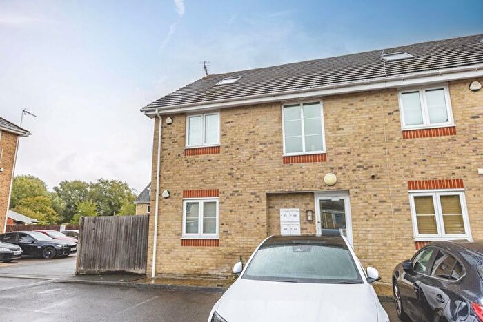 2 Bedroom Flat For Sale In Telford Drive, Slough, SL1