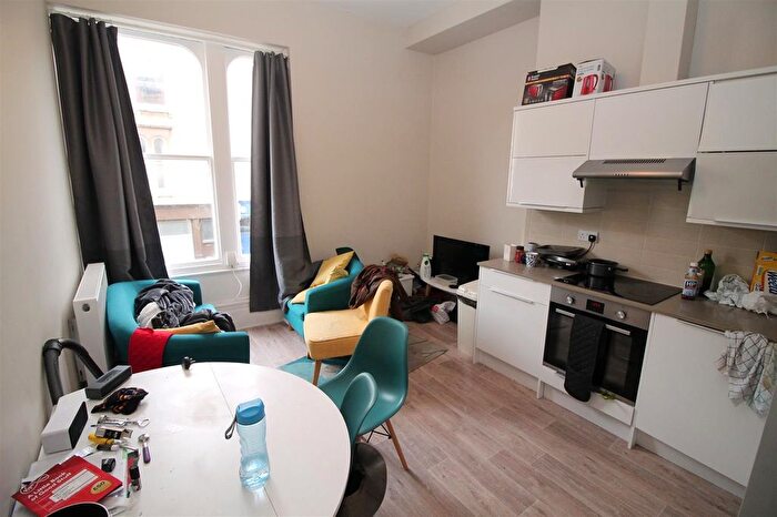 3 Bedroom Flat To Rent In B Alma Vale Road, Clifton, BS8