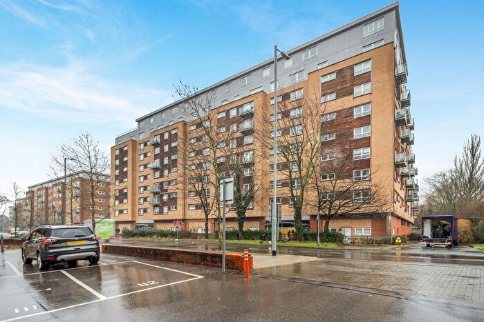 2 Bedroom Flat For Sale In Cherrydown East, Basildon, SS16