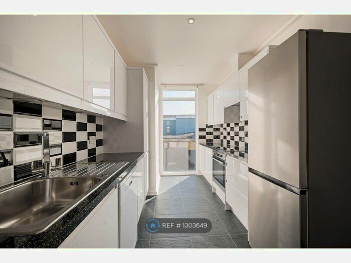 2 Bedroom Flat To Rent In Kilby Court, London SE10