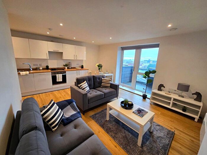 3 Bedroom Flat To Rent In The Plaza, Every Street, Ancoats, Manchester, M4