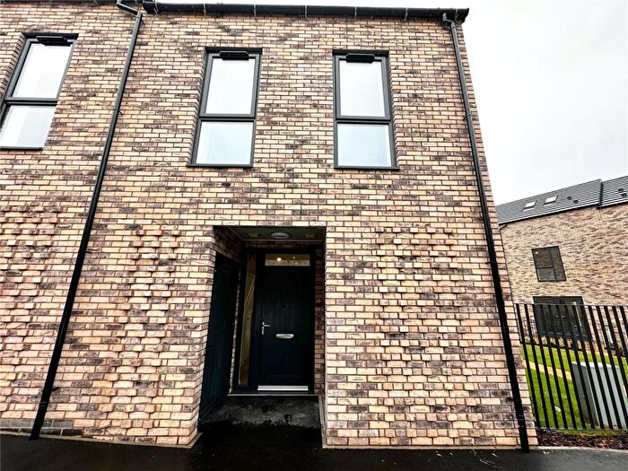 2 Bedroom End Of Terrace House To Rent In Griffiths Closees, Balsall Heath, Birmingham, B12