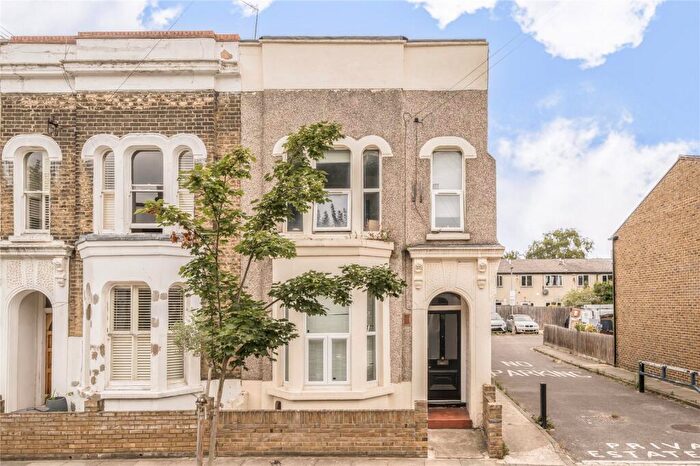 3 Bedroom End Of Terrace House For Sale In Antill Road, Bow, London, E3