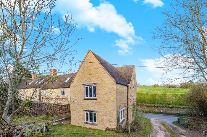 3 Bedroom End Of Terrace House For Sale In College Row, Oxfordshire, OX29