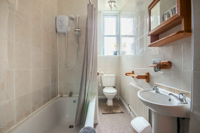 2 Bedroom Flat To Rent In Blackwood Crescent Edinburgh United Kingdom, EH9