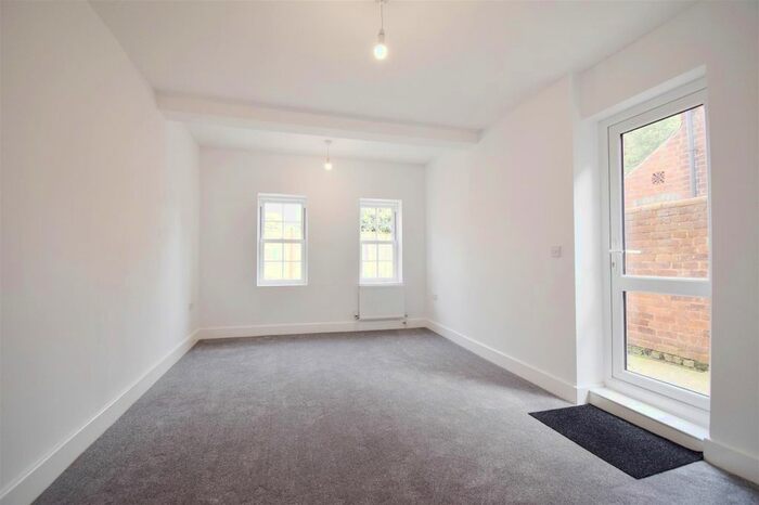 2 Bedroom Flat To Rent In Oxford Road, Reading, Berkshire, RG30