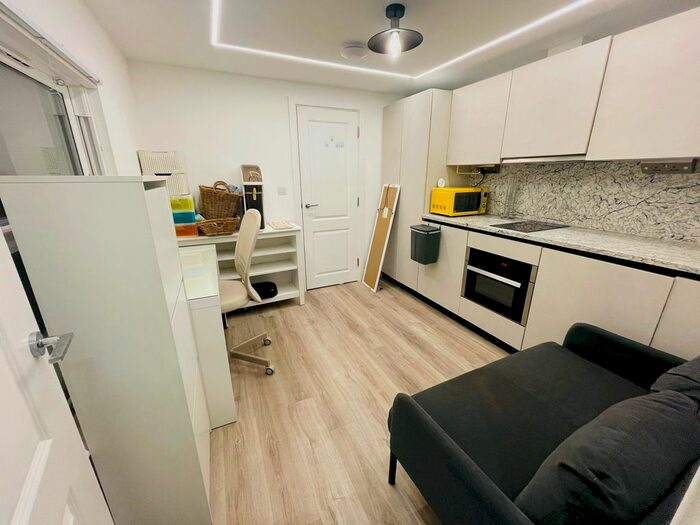 1 Bedroom Flat To Rent In Rita Road, London, SW8