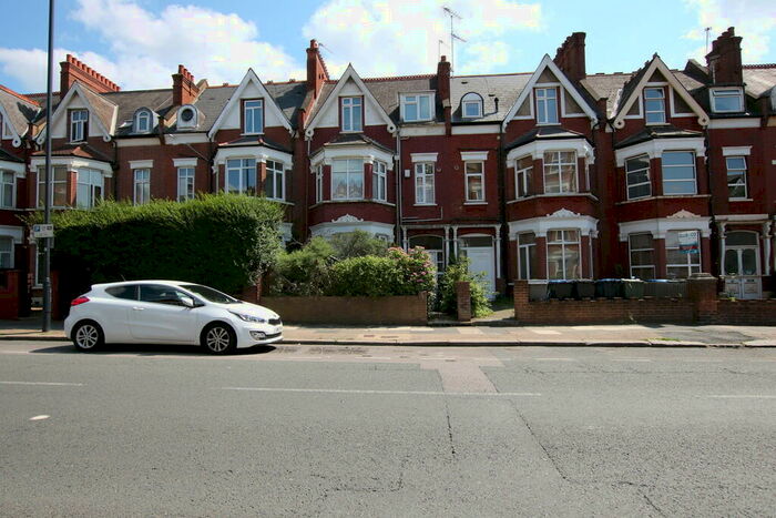 2 Bedroom Flat To Rent In Chichele Road, Willesden, London, NW2