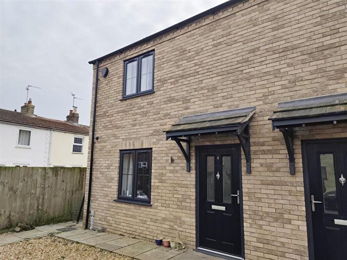 3 Bedroom Semi-Detached House For Sale In Hardwick Close, Crowland, Peterborough, PE6