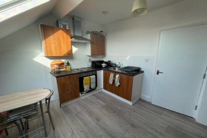 2 Bedroom Flat To Rent In Heaton Park Road, Newcastle Upon Tyne, NE6