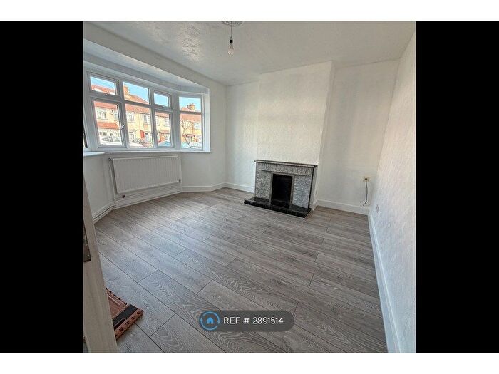 3 Bedroom Terraced House To Rent In Basildene Road, Hounslow, TW4