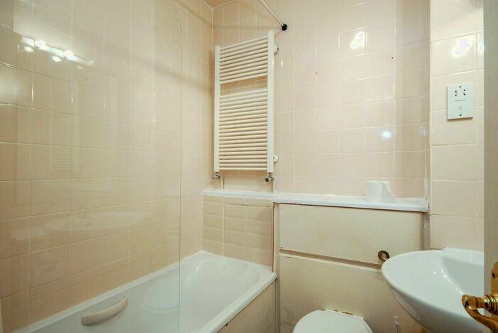 Studio To Rent In Queens Gate Terrace, South Kensington, London, SW7