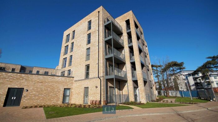 2 Bedroom Apartment To Rent In Luctons Close, Loughton, IG10