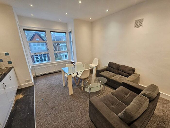 3 Bedroom Flat To Rent In Greenhill Road, Harlesden, NW10