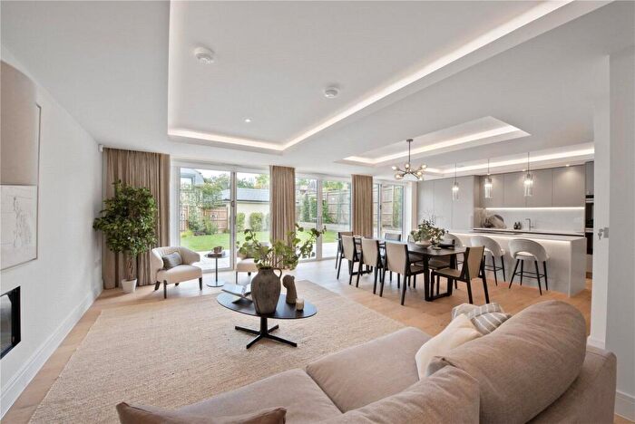 6 Bedroom Detached House For Sale In Kennel Lane, Fetcham, Leatherhead, Surrey, KT22