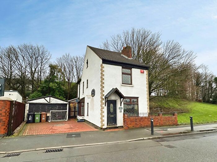 3 Bedroom Detached House For Sale In Stringes Lane, Willenhall, Wolverhampton, WV13