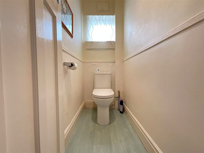 3 Bedroom Property For Sale In Newlands Avenue, Scarborough, YO12