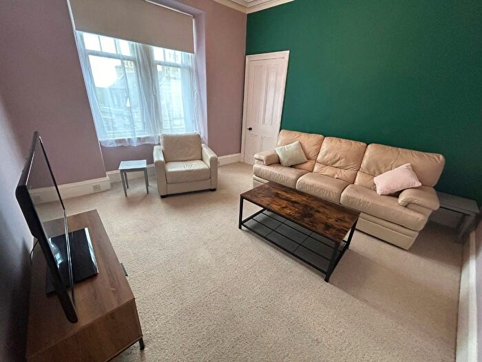 1 Bedroom Flat To Rent In Rosemount Place, Rosemount, Aberdeen, AB25