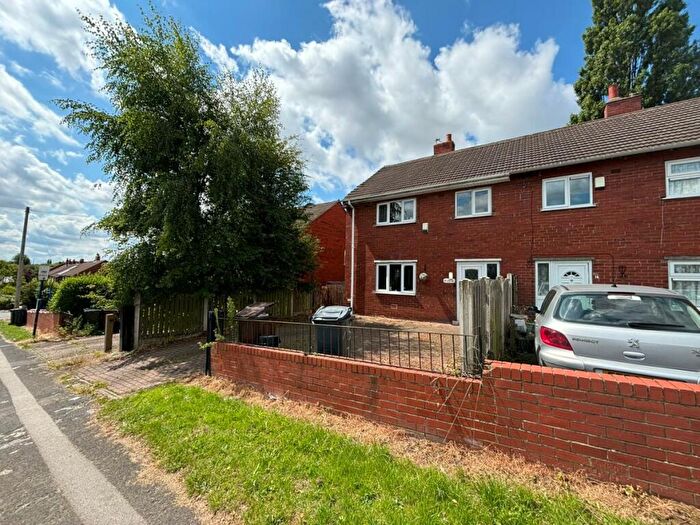 3 Bedroom Semi-Detached House To Rent In Hillside, Brierley, S72