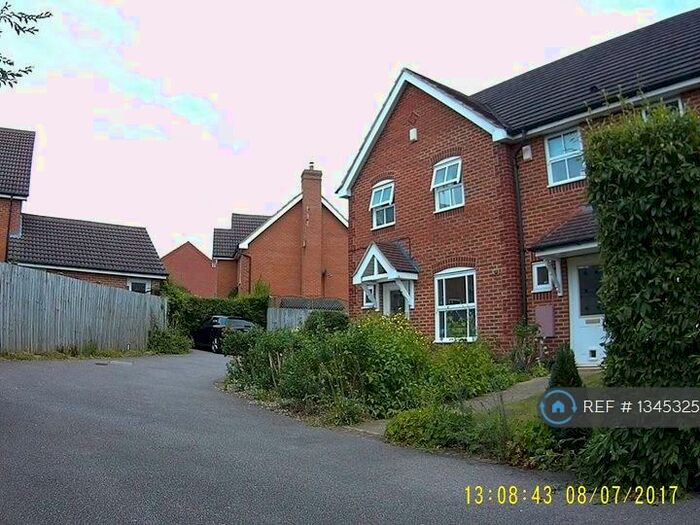 3 Bedroom End Of Terrace House To Rent In Wren Close, Brackley, NN13