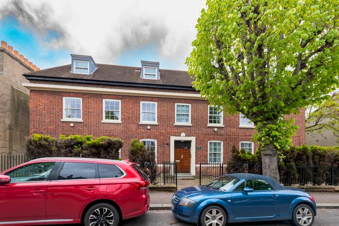 1 Bedroom Flat To Rent In Grosvenor Park Road, Walthamstow, E17