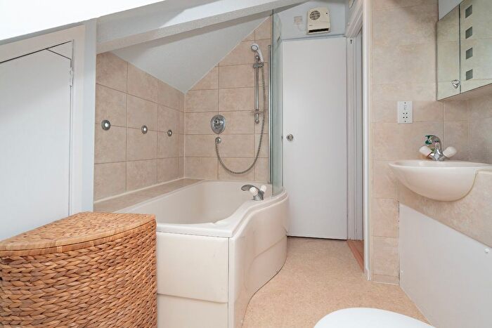 1 Bedroom Flat For Sale In Marlborough Road, Watford, Hertfordshire, WD18