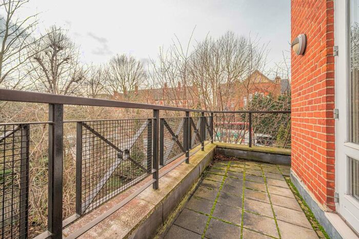 1 Bedroom Flat For Sale In Kidderpore Avenue, Hampstead, London, NW3