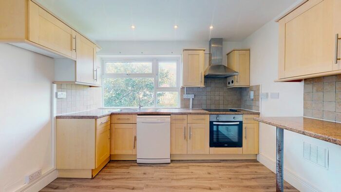 2 Bedroom Flat To Rent In Staveley Gardens, Chiswick, W4