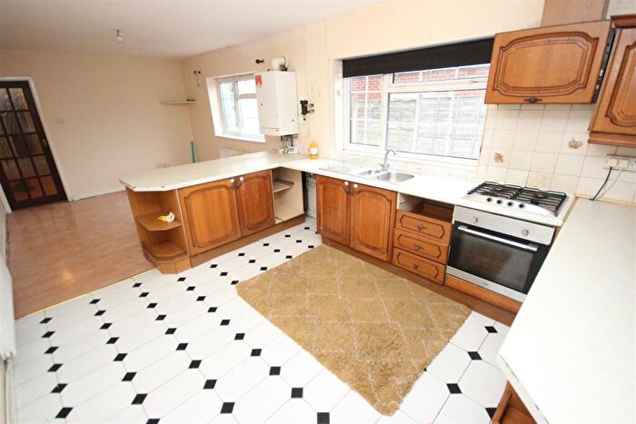 3 Bedroom End Of Terrace House For Sale In Green Lane, Halesowen, West Midlands, B62