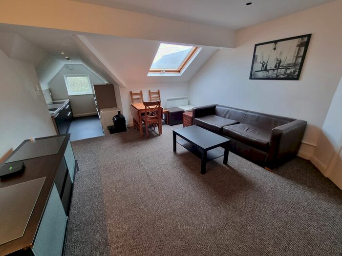 3 Bedroom Flat To Rent In Upper Brook Street, M13
