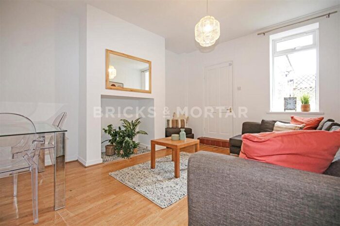 2 Bedroom Flat To Rent In Commercial Road, Byker, Newcastle Upon Tyne, NE6