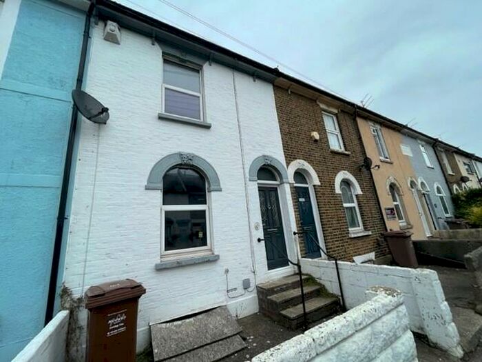 3 Bedroom Terraced House To Rent In Railway Street, Gillingham, ME7
