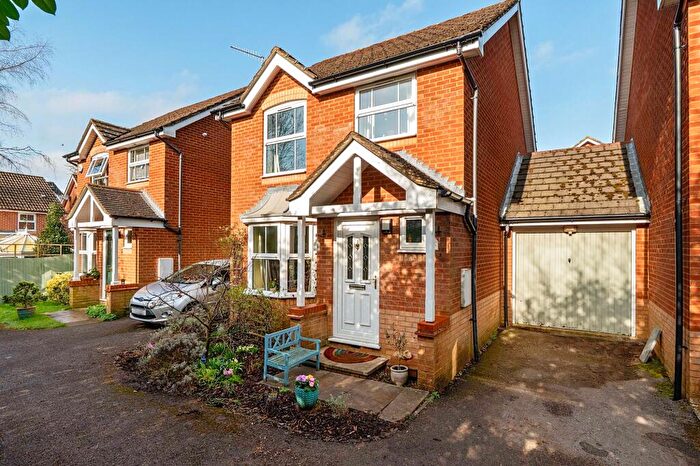 3 Bedroom Detached House For Sale In Alder Close, Colden Common, SO21