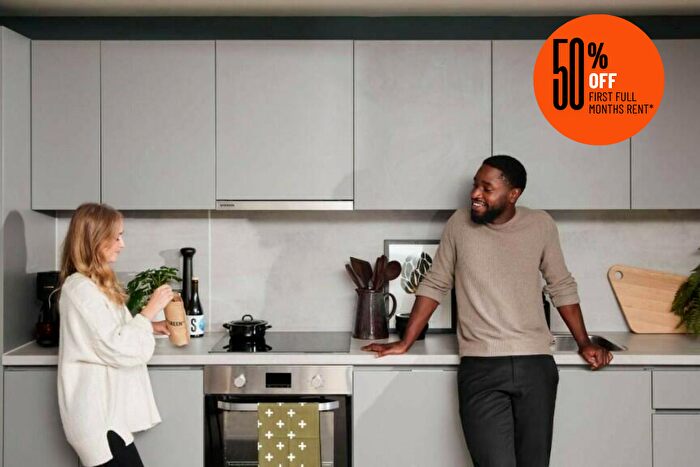 2 Bedroom Flat To Rent In Solasta Riverside, Clyde Place, Glasgow, G5