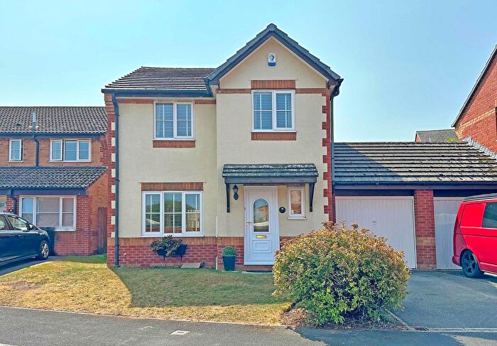 3 Bedroom Link Detached House For Sale In Jupes Close, Exminster, EX6