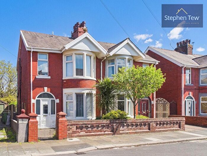 3 Bedroom Semi Detached House For Sale In Lyndhurst Avenue, Blackpool, FY4