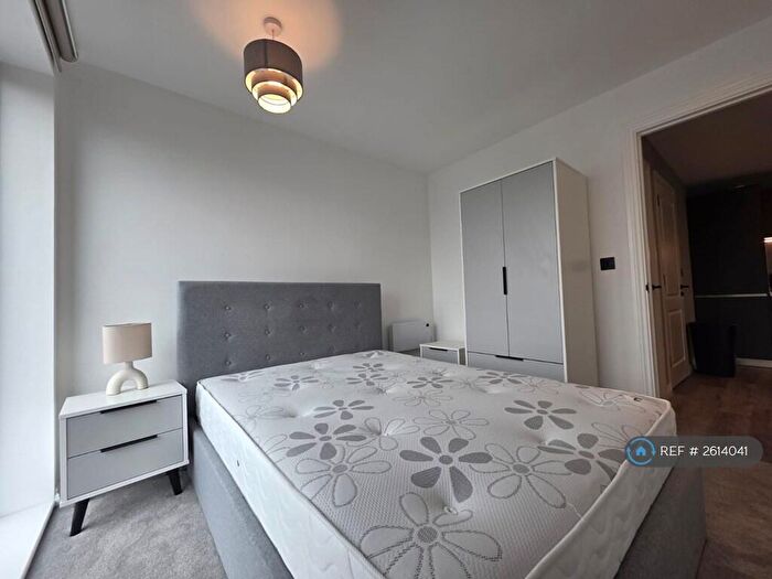 1 Bedroom Flat To Rent In Springwell Gardens, Leeds, LS12