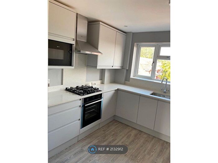 3 Bedroom Flat To Rent In Maidstone Road, Gillingham, ME8