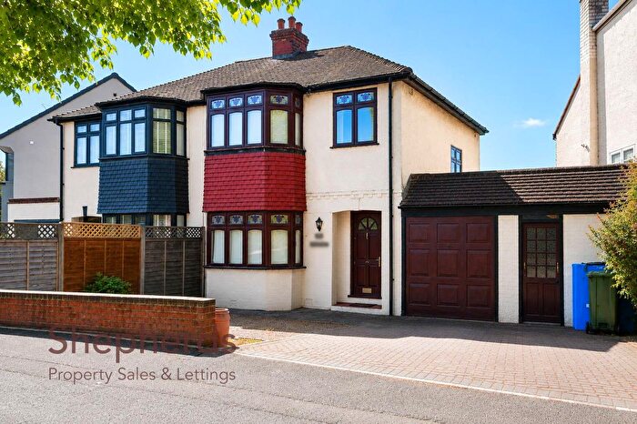 3 Bedroom Semi-Detached House For Sale In Goffs Lane, Goffs Oak, EN7